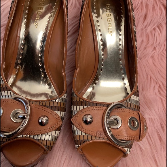 Woman’s BCBG wedges - Picture 5 of 8